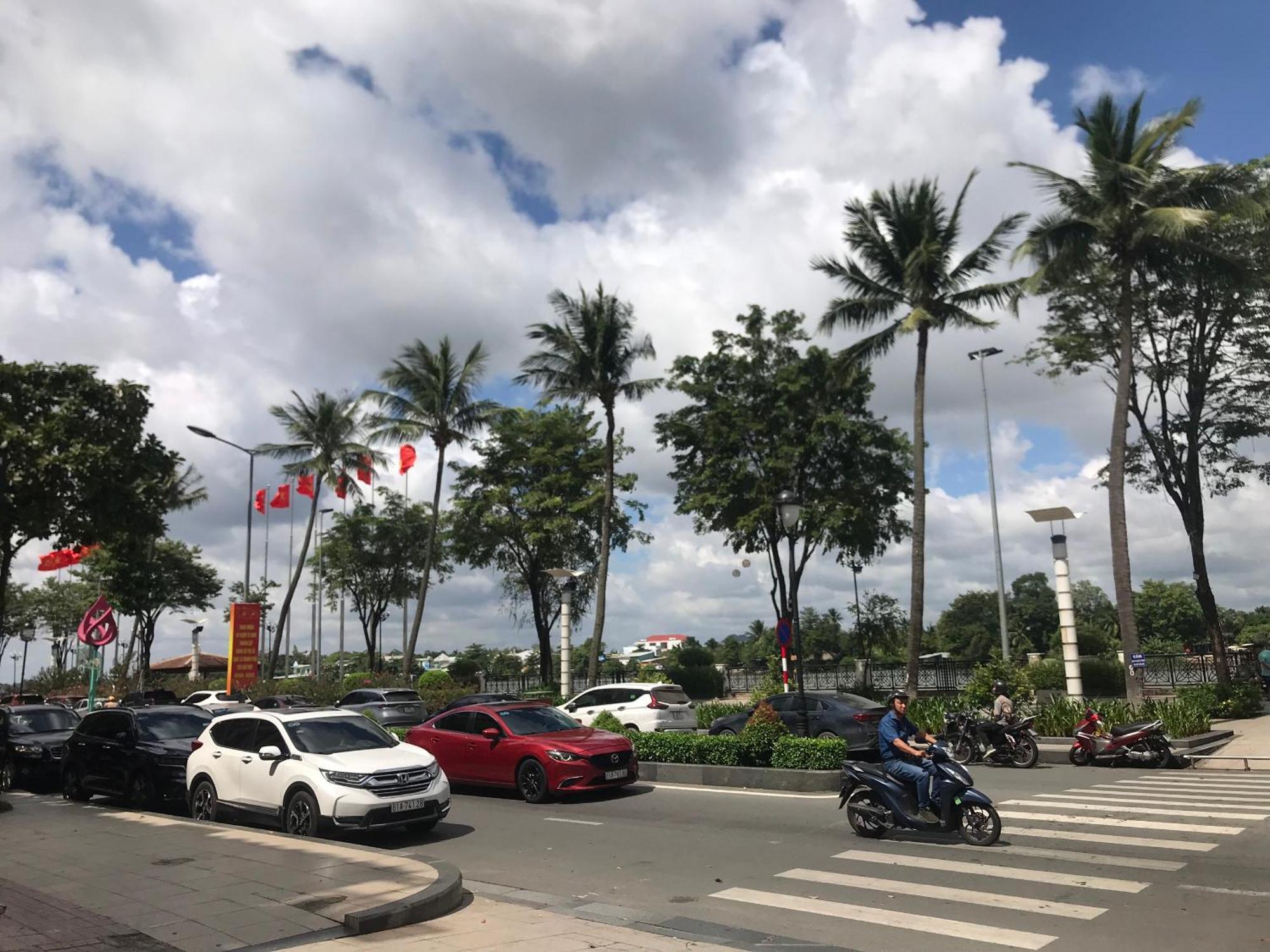 Bcons Riverside Hotel Binh Duong Thu Dau Mot Exterior foto